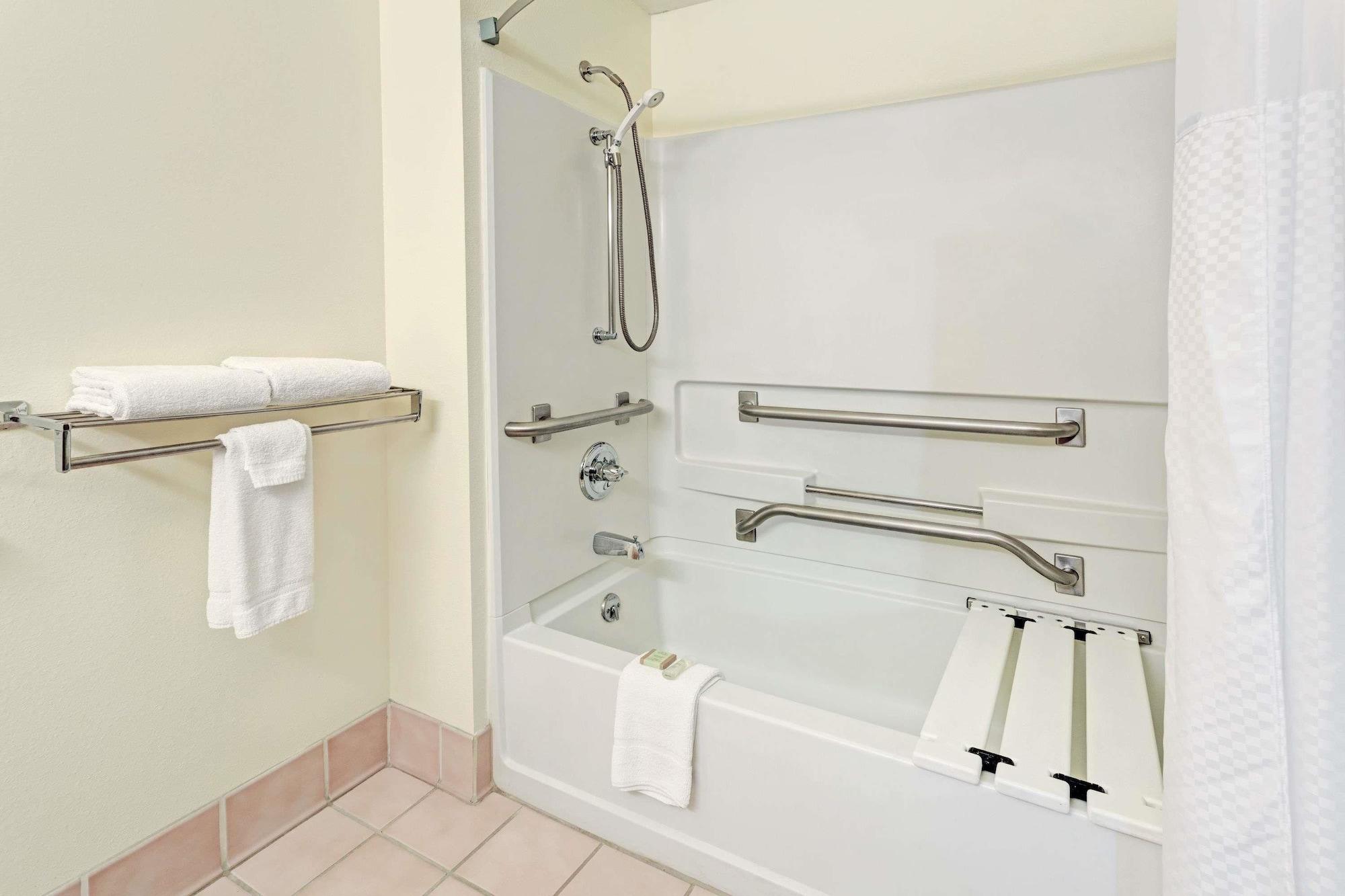 Super 8 By Wyndham Windsor Hotel Ngoại thất bức ảnh