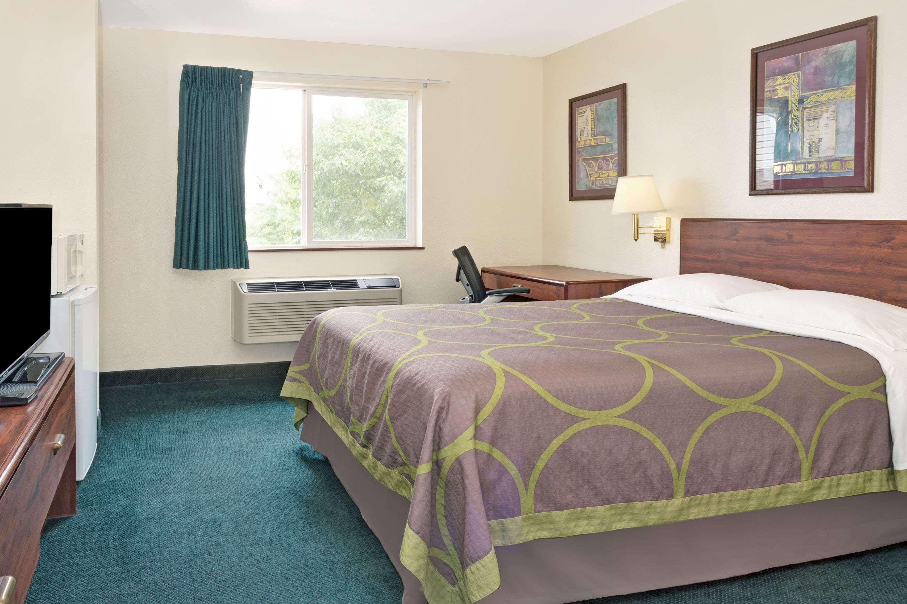 Super 8 By Wyndham Windsor Hotel Ngoại thất bức ảnh