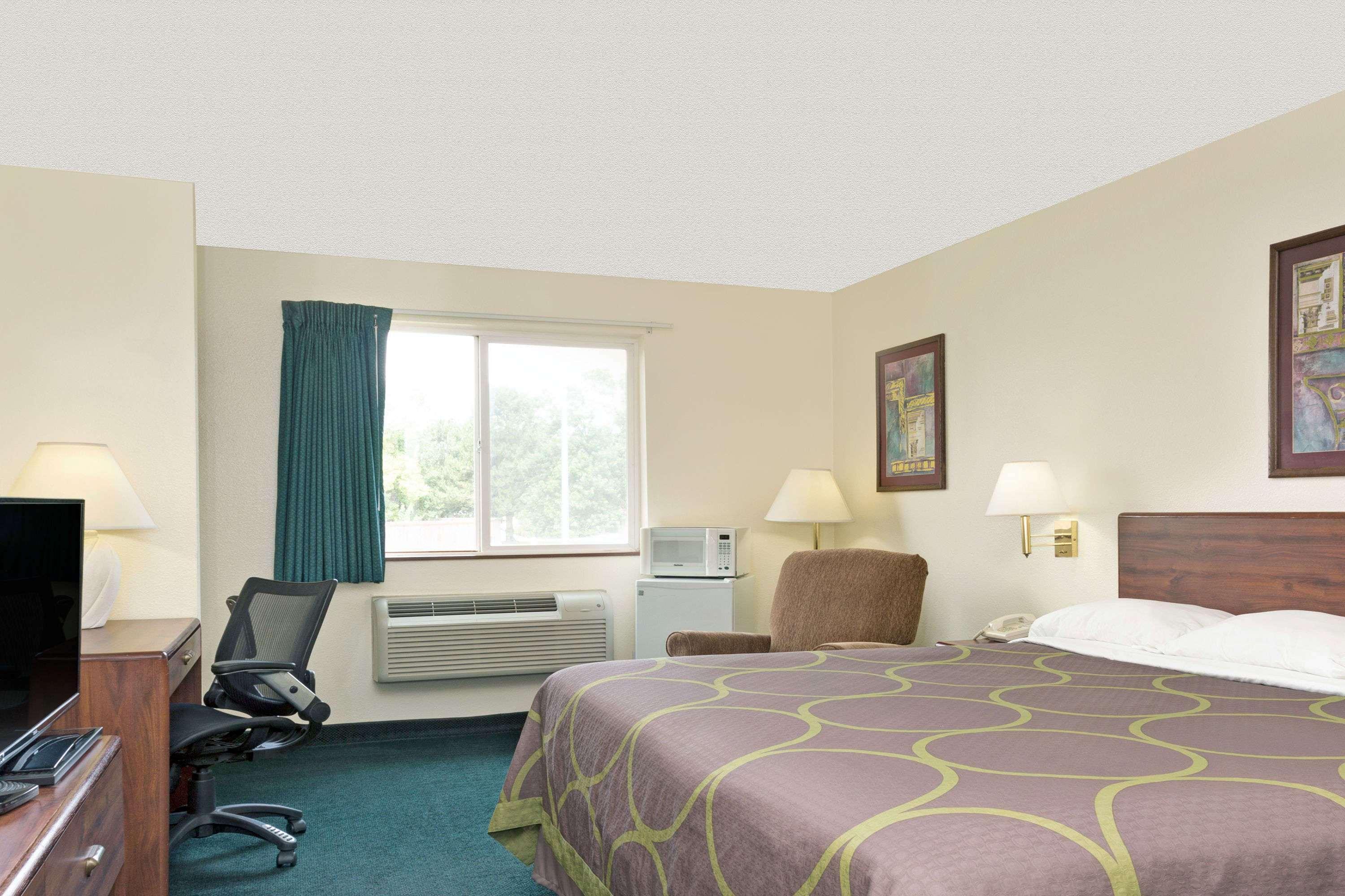 Super 8 By Wyndham Windsor Hotel Ngoại thất bức ảnh
